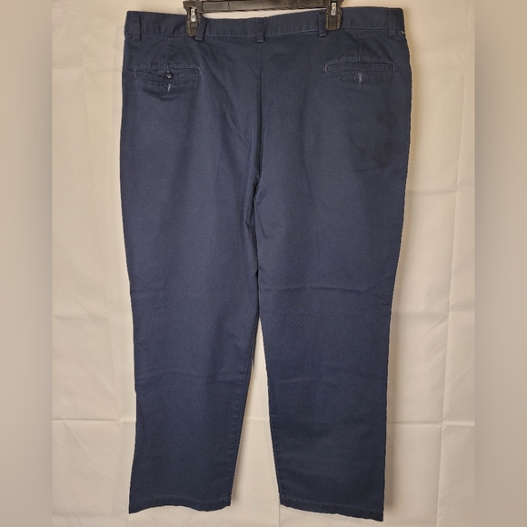 Dockers Men Size 44x32 Navy Blue Comfort Khaki Pleated Relaxed Fit Pants - Picture 3 of 3